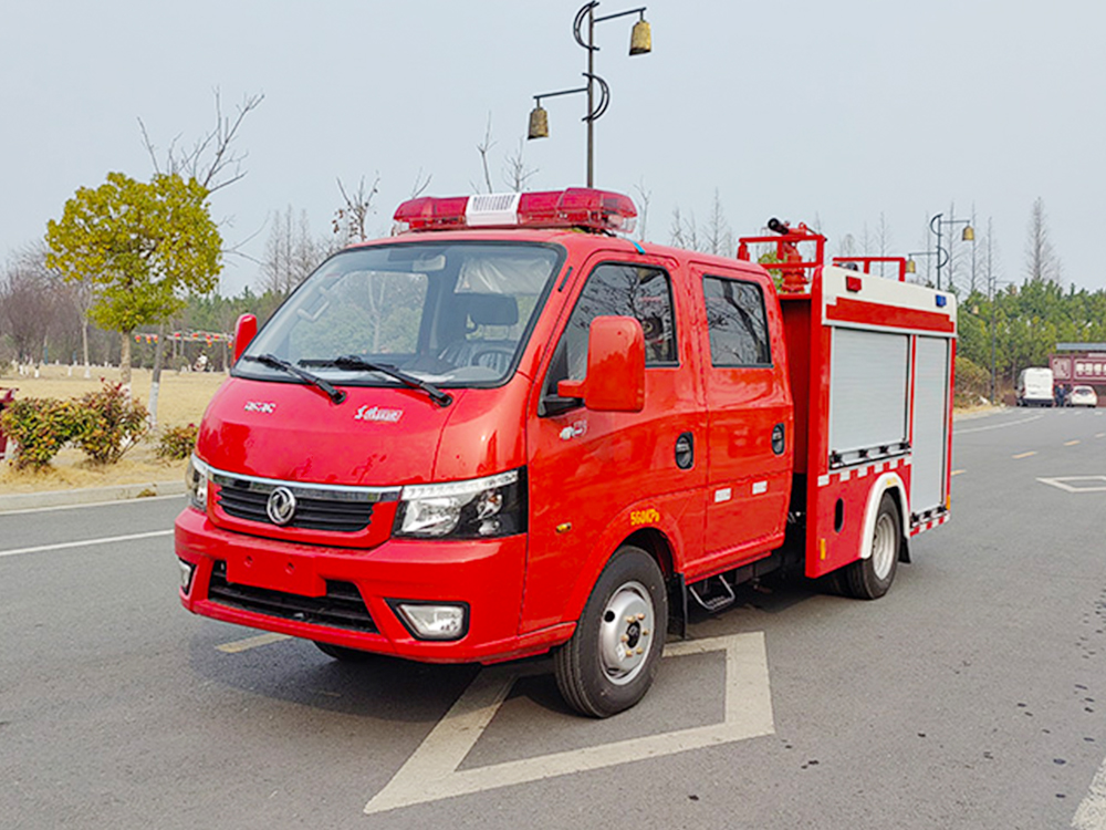 蓝牌东风途逸0.85吨水罐消防车