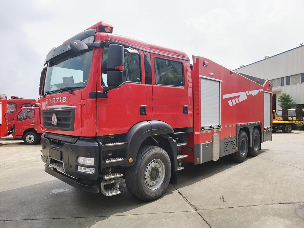 汕德卡13吨水罐消防车