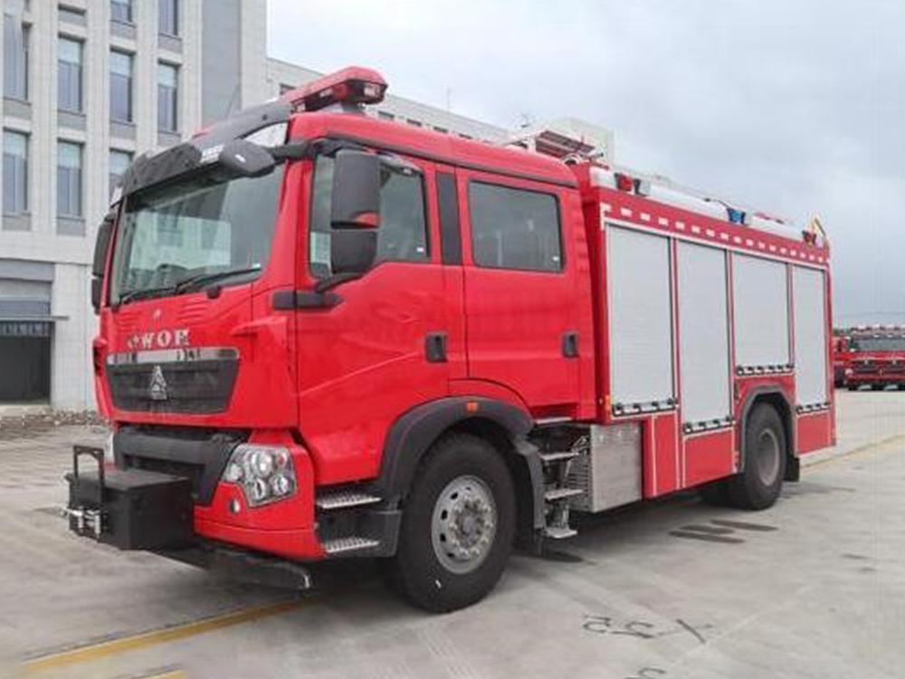 豪沃5吨泡沫消防车
