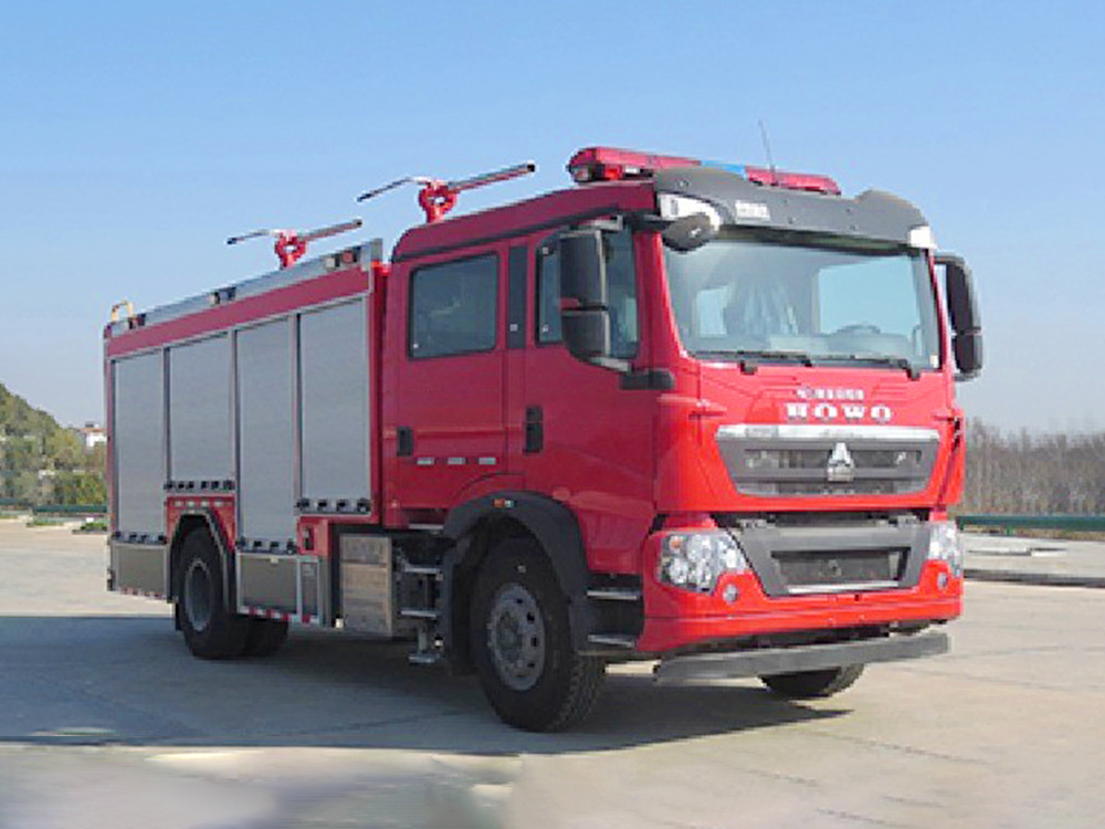 豪沃4吨干粉消防车