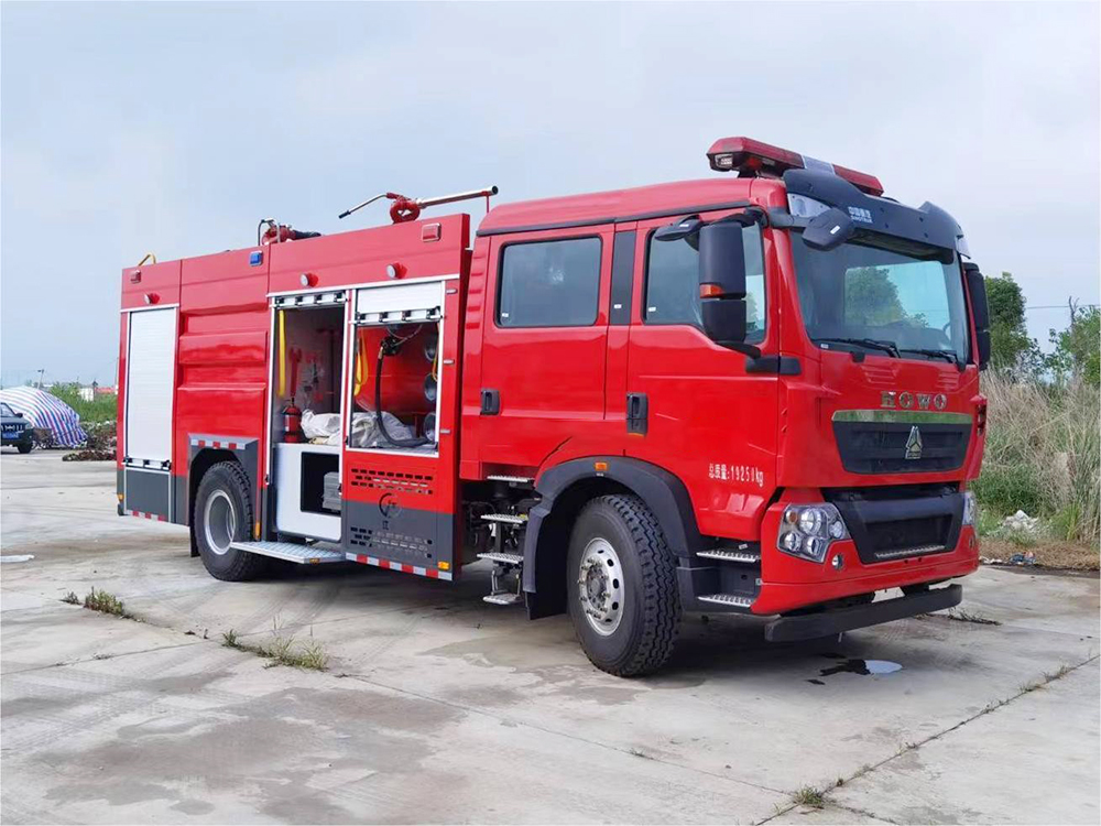 豪沃7吨干粉水联用消防车