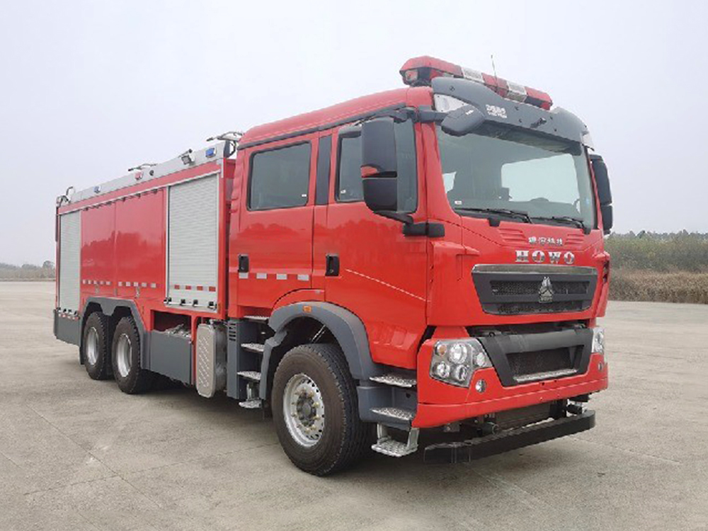 豪沃6吨干粉消防车