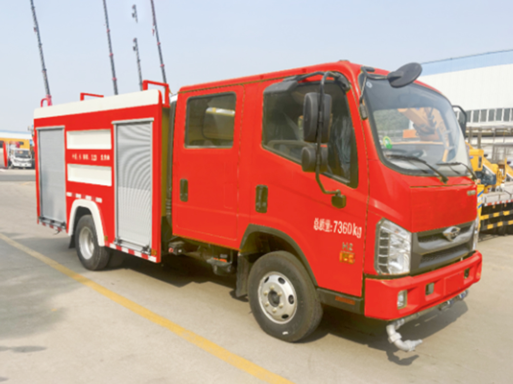 福田双排3吨消防洒水车