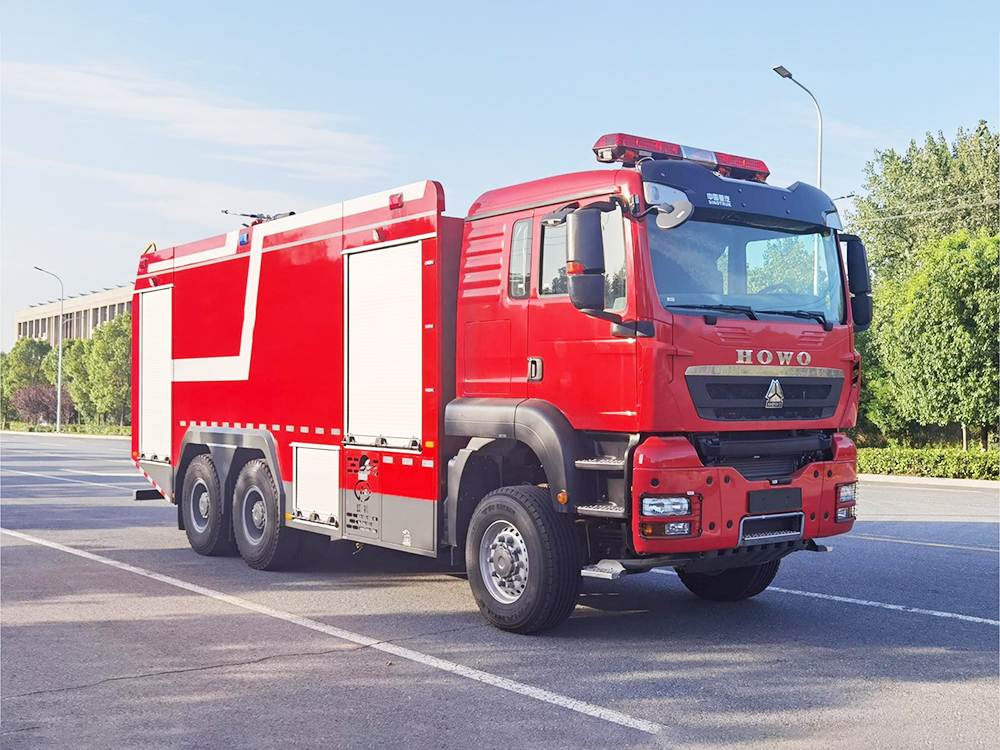 豪沃18吨四驱越野消防车