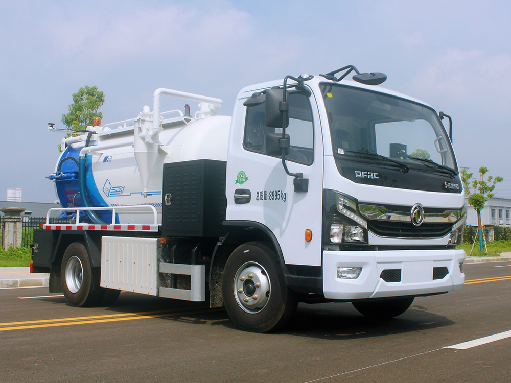 5方东风纯电动吸污车