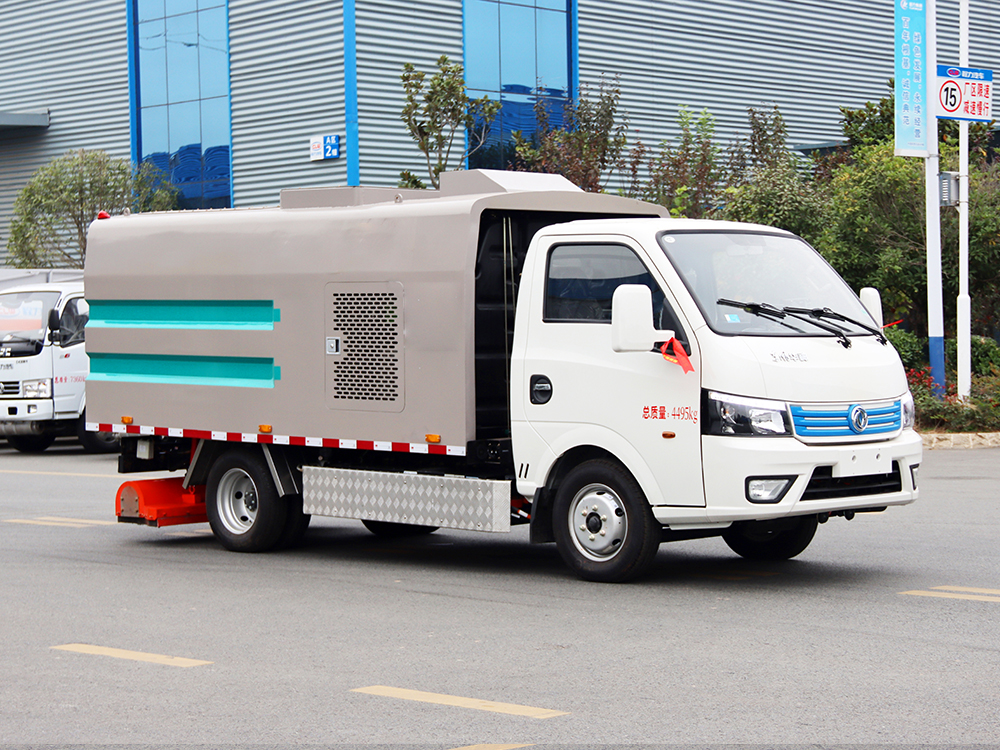 东风华神3.5方纯电动吸尘车