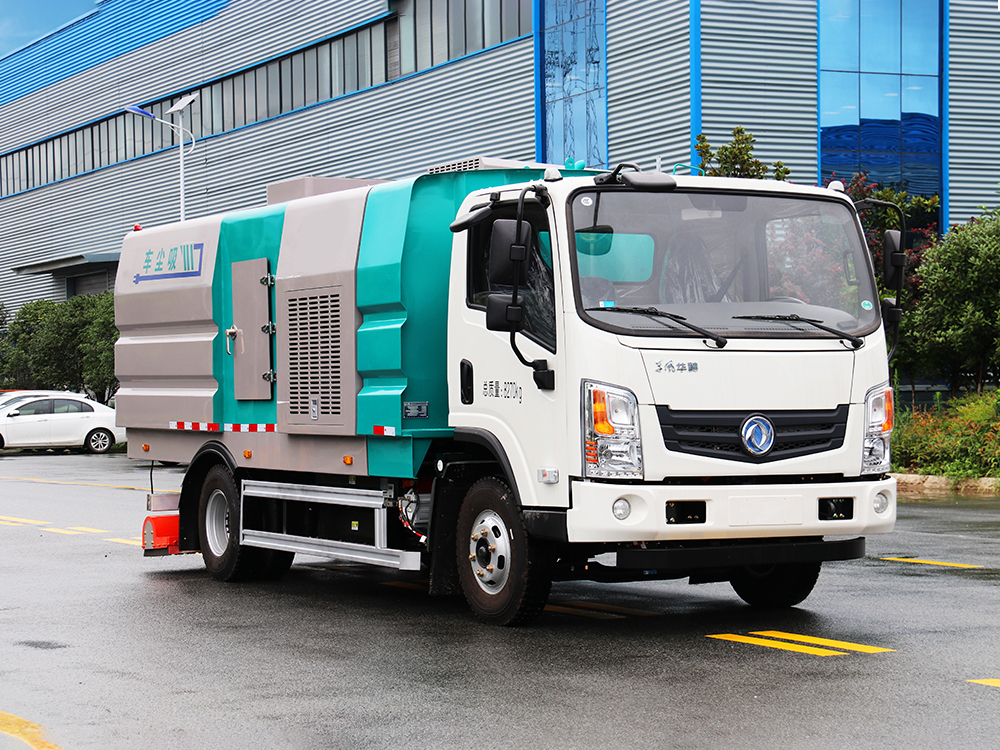 东风华神5.5方纯电动吸尘车