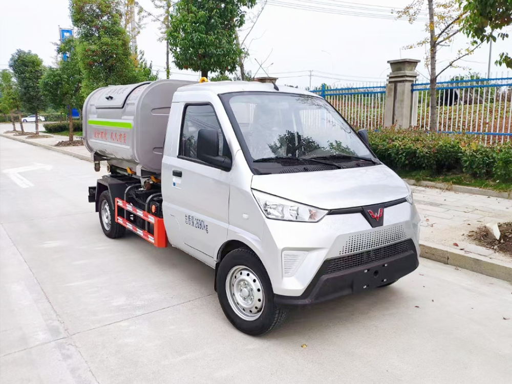五菱纯电动勾臂垃圾车
